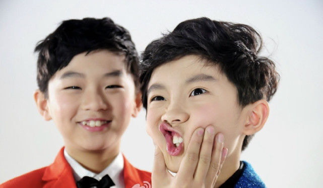 和搭档刘栖子合唱了《雨花石》马嘉祺,2002年12月12日出生,答案是