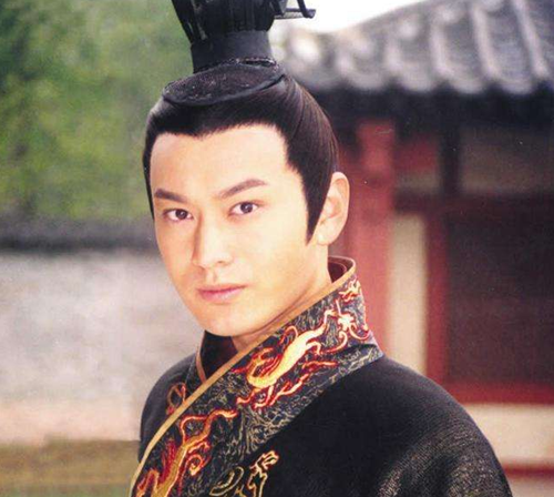 因为南朝宋的开国皇帝刘裕是他亲伯伯,而刘义庆被封为临川王