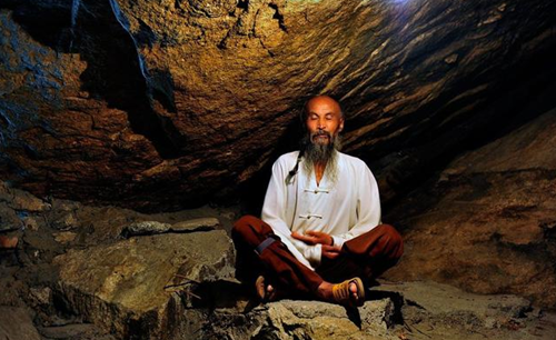 想着成家立业,但侯大师却有些与众不同,也许是受古代隐士文化的影响