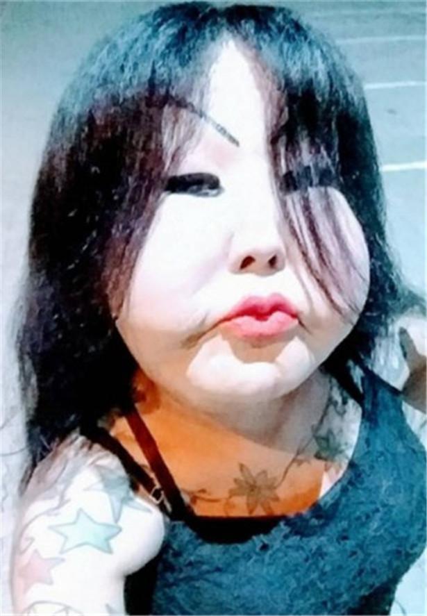 巴西一变性人面部整形失败被嘲大冬瓜因众筹换脸又惹争议