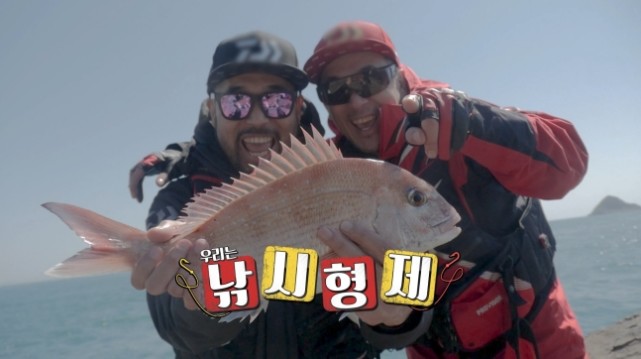 李贤培和哥哥李汉尔的关系很好,他们从小是靠奶奶养大