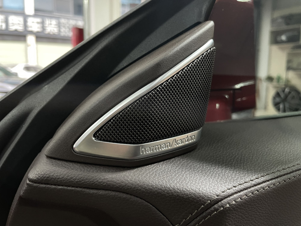 文章来源于改装公众号:迈卡库小夏升级原厂哈曼哈顿音响和电动尾门,那