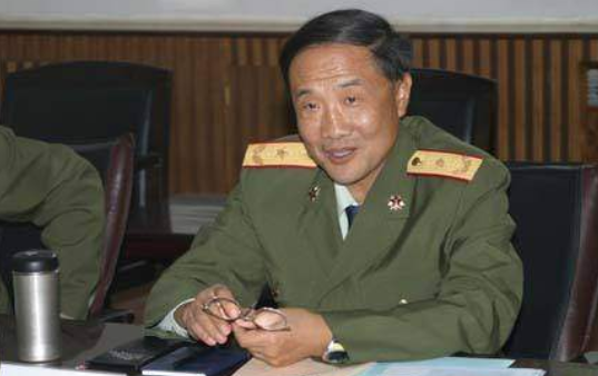 这个男人的一生太荣耀:保送清华,成为中将,还有个元帅爸爸