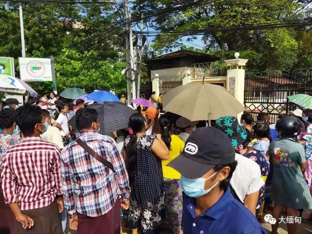 4月17日又大赦了敏昂莱大将签发特赦令再次释放2万余名囚犯