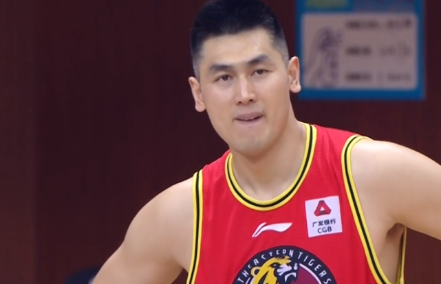 琼斯30分遭针对,李安6犯成转折点,姜伟泽已尽力|吉林男篮|姜伟泽|李安