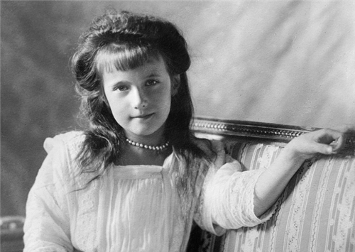 她是国际巨骗靠张脸从农妇变俄国公主晚年被识破却已富贵半生