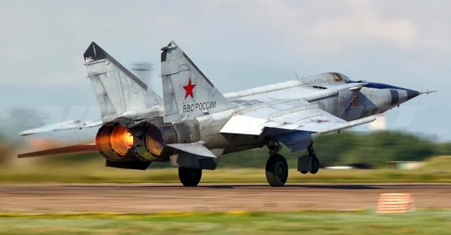 【戎马图鉴】米格-25高空高速截击机:3.2马赫甩开空空导弹