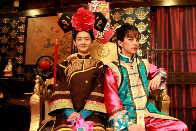 孙坚虎虎再穿旗袍女装大佬重聚首却没七年前那么惊艳了