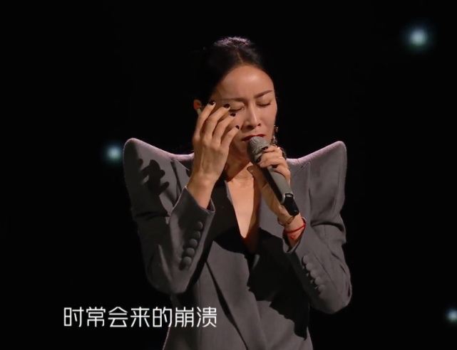 这一次那英带来的是她自己的歌《回声》,代表了自己的一些想法和经历.
