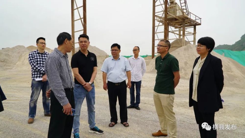 横县人民政府副县长黄晓婷陪同调研.