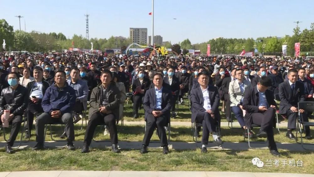 兰考桐花节 无界室内乐团专场演奏会在人民广场精彩举行 腾讯新闻