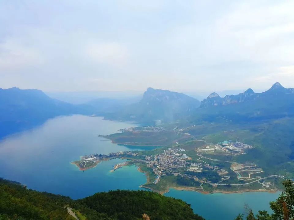 "西陵晚渡"牂牁江景区位于六枝特区西南部,距六枝中心城区67公里.