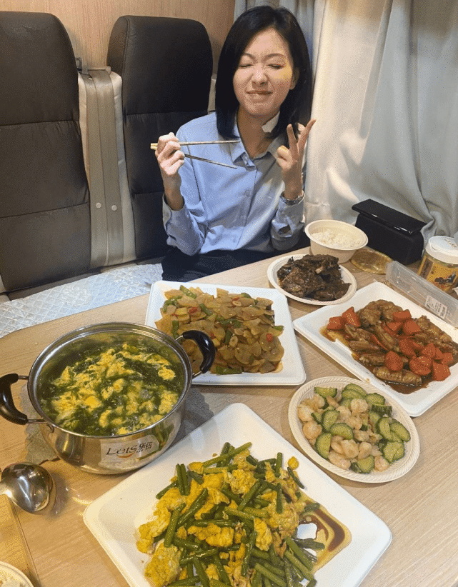 万茜晒出一周午餐荤素搭配不重样网友不淡定看饿了求蹭饭