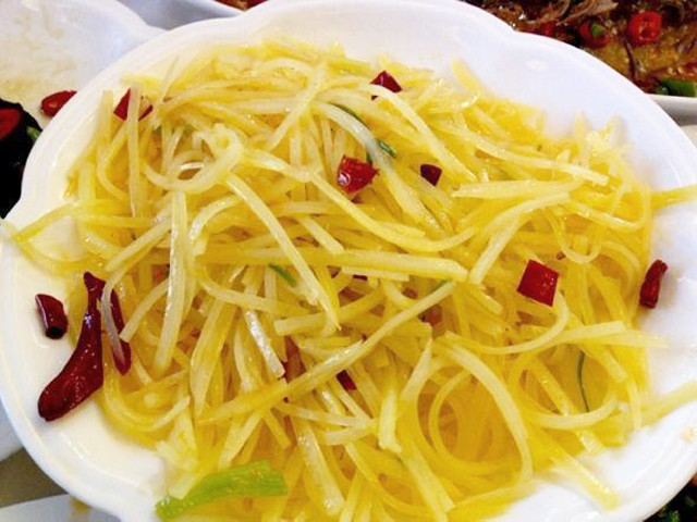 怎么炒土豆丝?如何炒出好吃的土豆丝,土豆丝到底怎么炒?_腾讯新闻