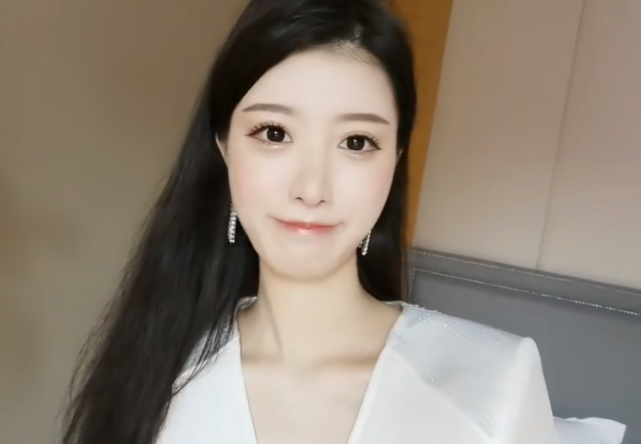 女主播月入百万不如上班挣5000强虎牙林真心做主播被家人反对