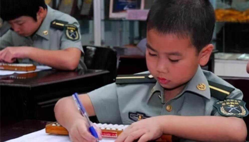 河南8岁神童被军校录取，所有费用国家承担，他有何过人之处？
