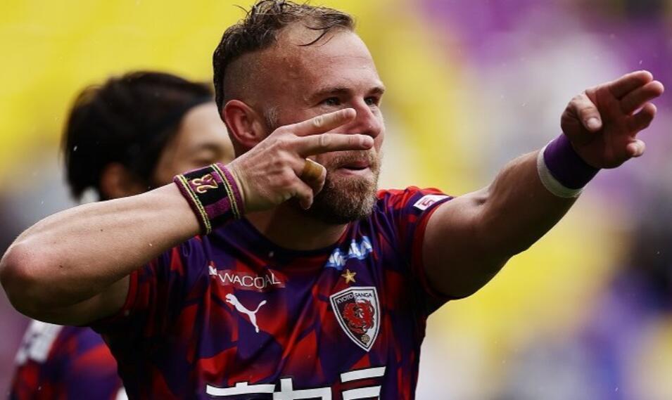 疯狂6-1!37岁前中超外援戴帽:5场造9球,登上联赛射手榜第一