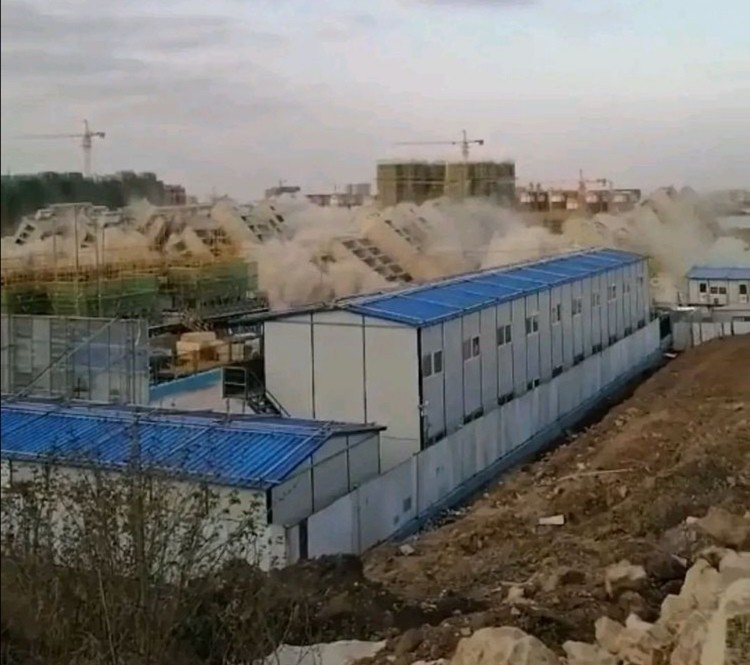 再现混凝土质量问题青岛绿地18栋新建住宅楼爆炸拆除