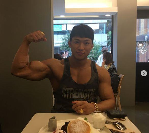 那个每天用药20次的韩国健美狂,现在怎么样了?_腾讯新闻