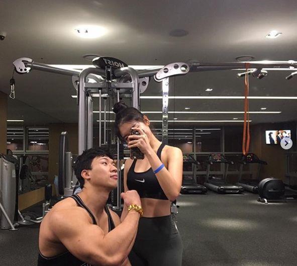 金东贤自身已不再分泌雄性荷尔蒙由于药物破坏了内分泌系统更严重的是