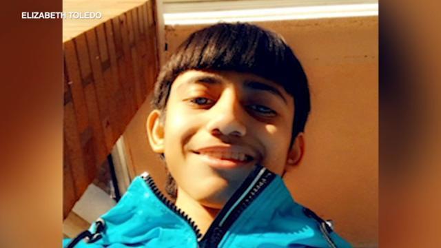 拉丁裔少年高举双手仍被警方击毙在美国什么样的姿势算正确呢