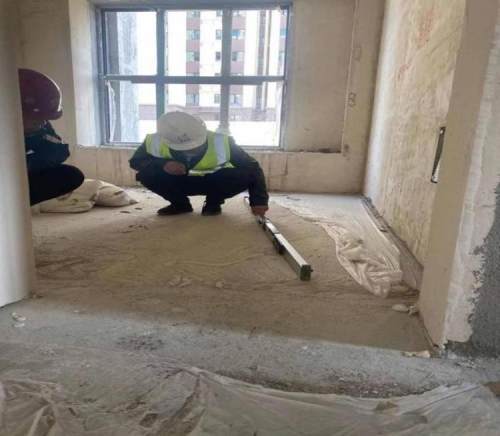 一道施工标准,从基层处理,刷界面剂,加网格布,打饼,冲筋,批刮抹灰石膏