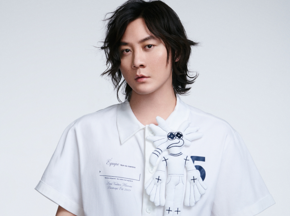 晒证件照打脸喷子:电竞颜值天花板!