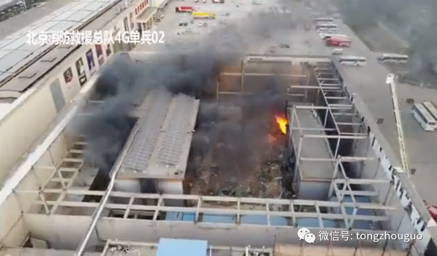 痛心北京两名消防员牺牲现场突发爆炸