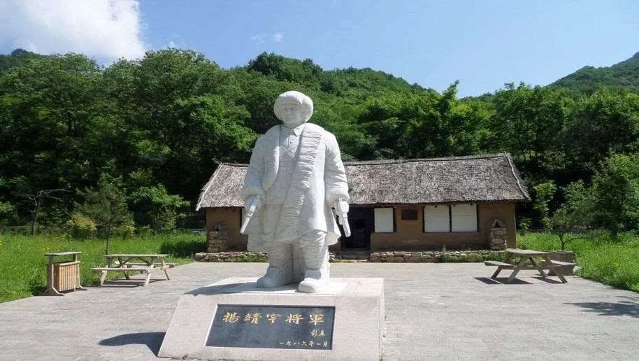 杨靖宇塑像邵本良本是土匪出身,后被张作霖收编并任为团长.