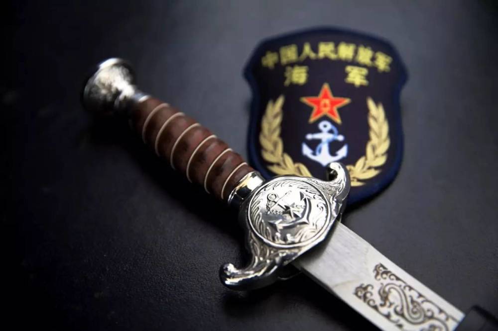 我国海军的授剑仪式,为什么使用的是汉剑,而不是唐刀?