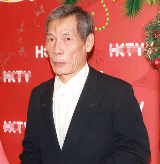 而王钟的弟弟则是演员王青,王青曾在《古灵精探》