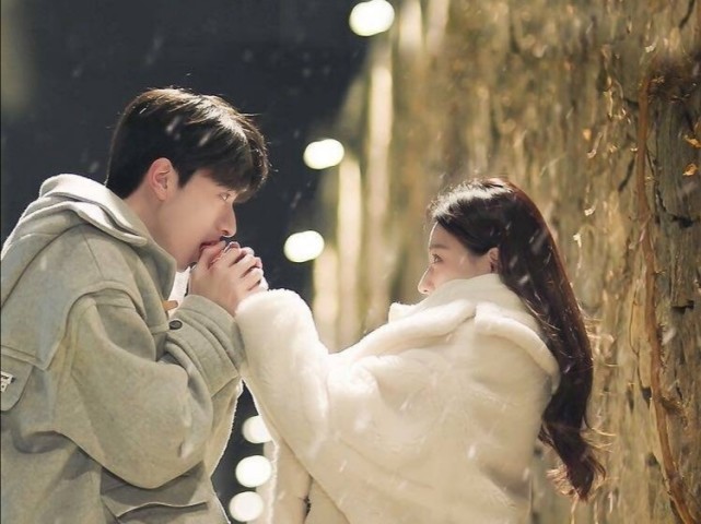 良辰美景好时光这有着浓浓的玛丽苏言情味的甜饼剧让人欲罢不能