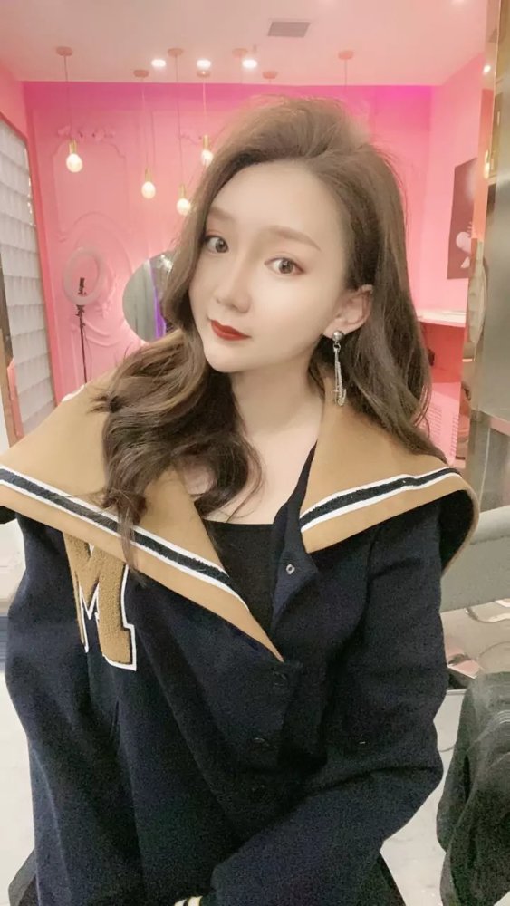 今天下午,夏琳在快手发说说警告嫂家说:以后有些人直播再刮楞我一句