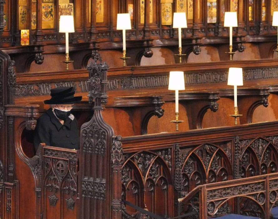 于伦敦当地时间下午3时在温莎城堡的圣乔治教堂举行,整个过程通过电视