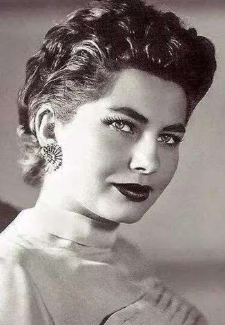 才肯说出实情,原来伊朗国王穆罕默德·礼萨·巴列维和他的妻子法丝