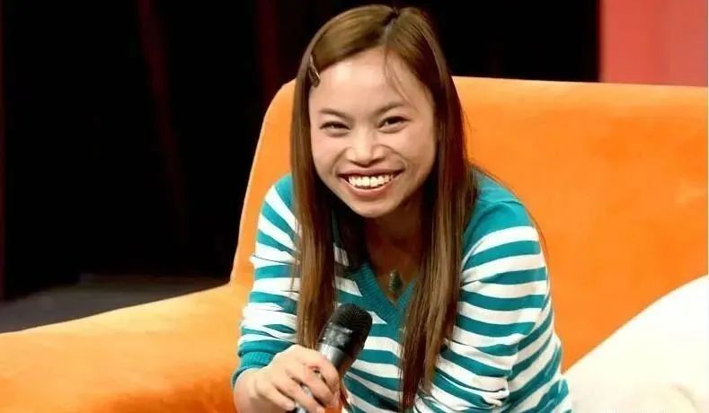 芙蓉姐姐身家上亿凤姐却在国外给人修脚差距为何这般大