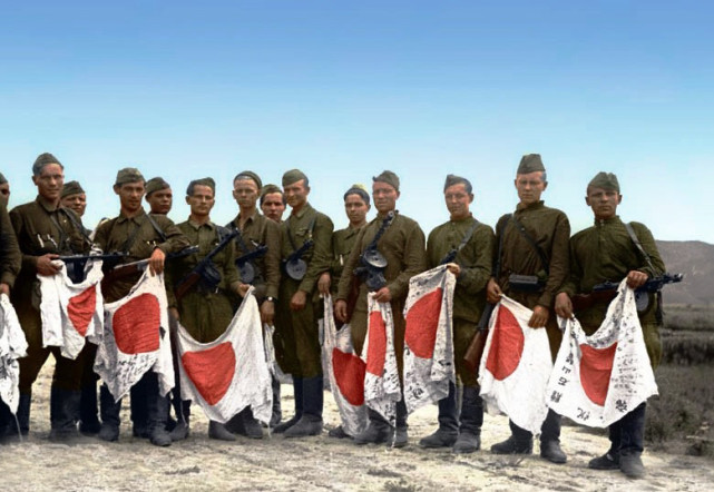 1945年8月8日,苏联对日宣战,157.7万名苏联红军对日军展开攻击.