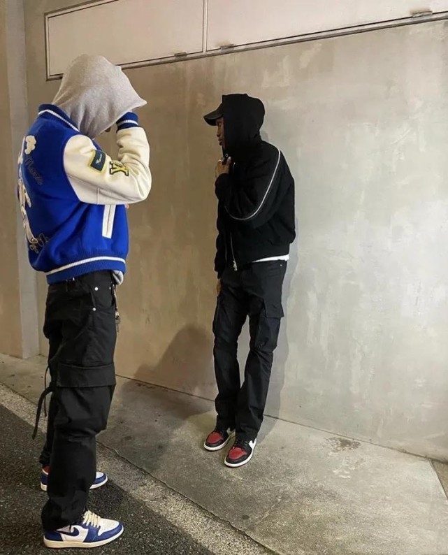 在2020年8月横空出世迅速走红,在潮流搭配中引领vibe风格的"开山鼻祖"