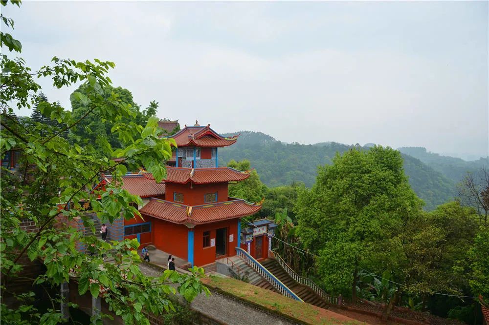 遺蹟完好保留至今唐代石刻齊山雙佛等景區內的彭祖墓,伏羲先天八卦圖