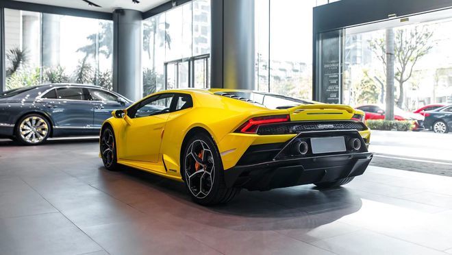 车公众号【车闻话】了解更多参数配置详情2021新款兰博基尼huracan