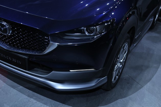 与沃尔沃xc40 ev和xc40燃油一样,cx-30 ev作为长安马自达旗下首款新