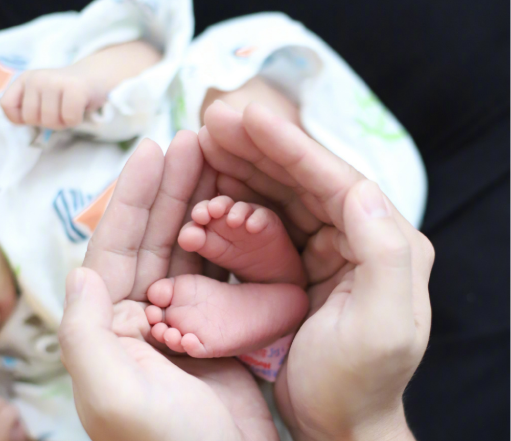 郑恺生日会上公开女儿名字小酸奶说出由来逗笑网友这么草率吗