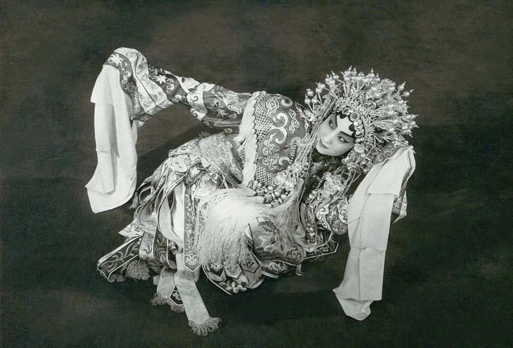 《桃花扇》中,杜近芳饰演李香君京剧《柳荫记》中,杜近芳饰演祝英台