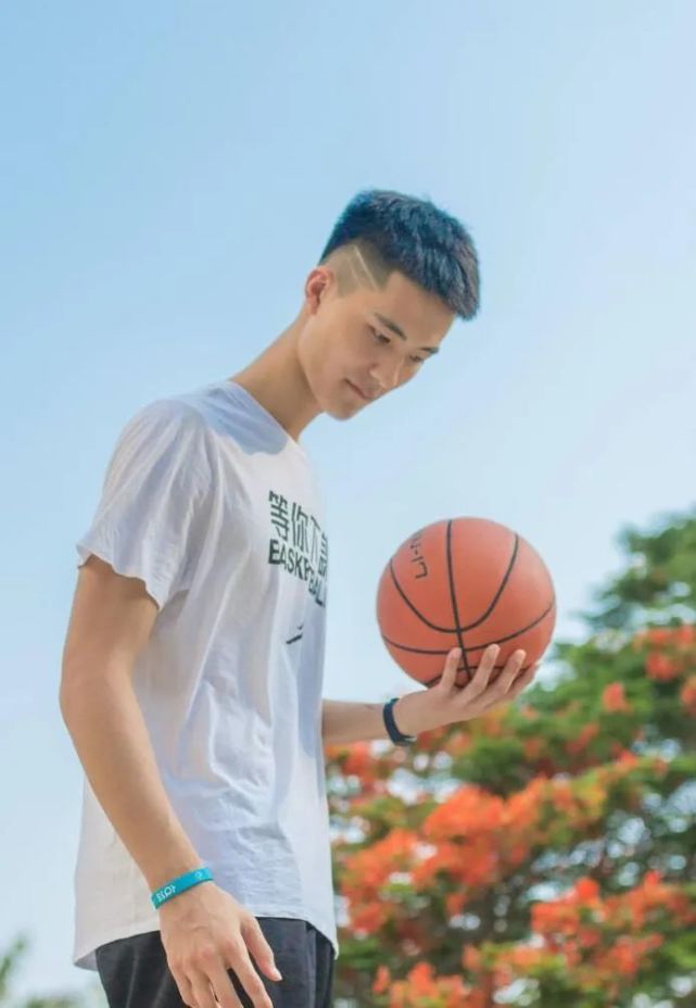 错失关键球,朱松玮真的又帅又能打吗?