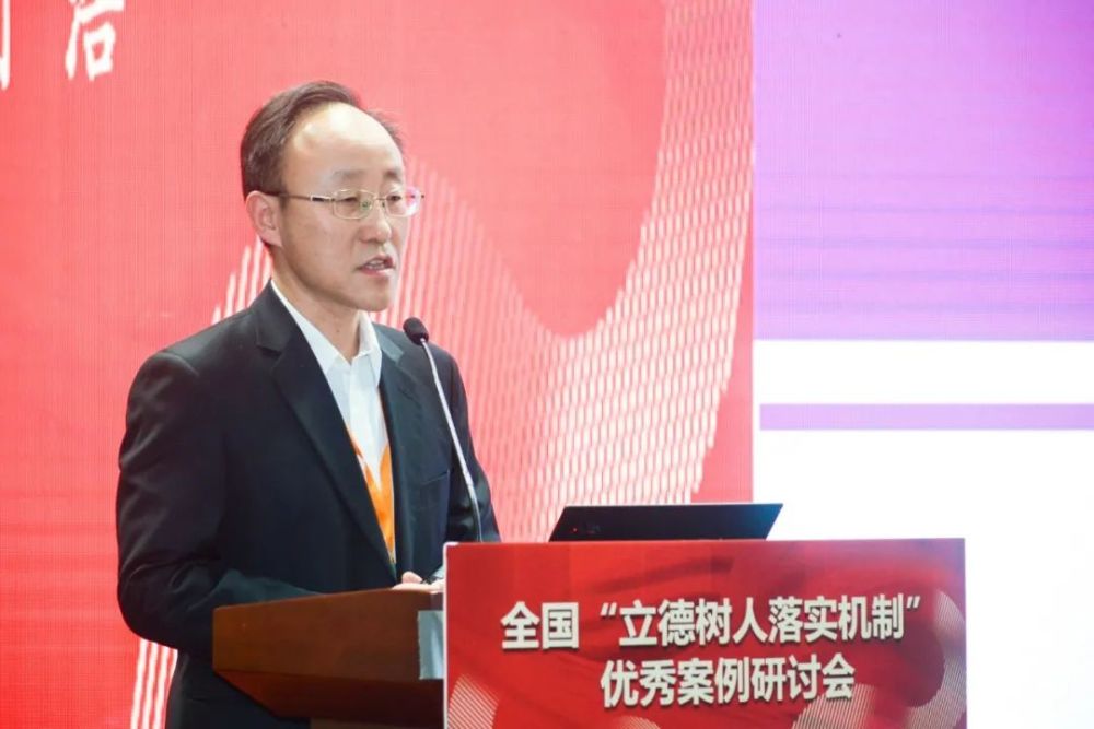 作为百年老校,天津南开中学传承践行"允公允能 日新月异"的校训,实施"