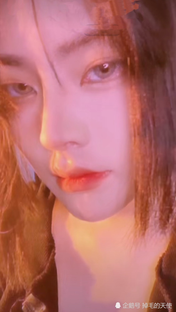 西红柿ovo首露真容现身无p图暴露颜值真实水平脸方眼小无女神模样