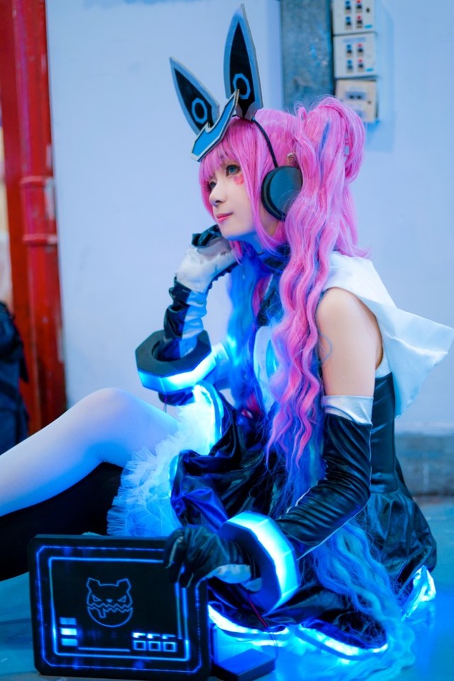 王者荣耀cos:安琪拉心灵骇客 没人来 我就抱走了