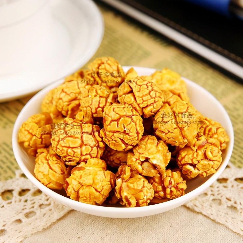 球形爆米花香脆甜,一颗一颗圆滚滚地看着很可爱,虽然体积大但实际上并