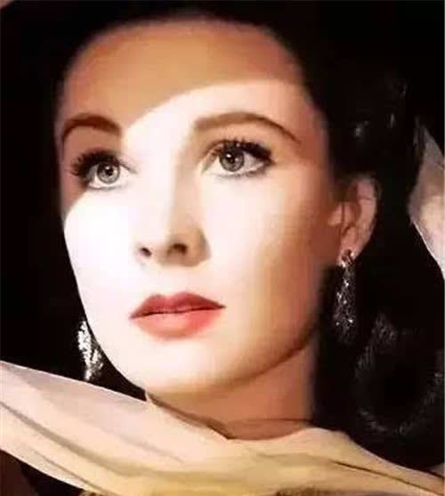 而几乎跟费雯丽同时代的埃及末代公主法丝亚·福阿德,不仅同样拥有跟