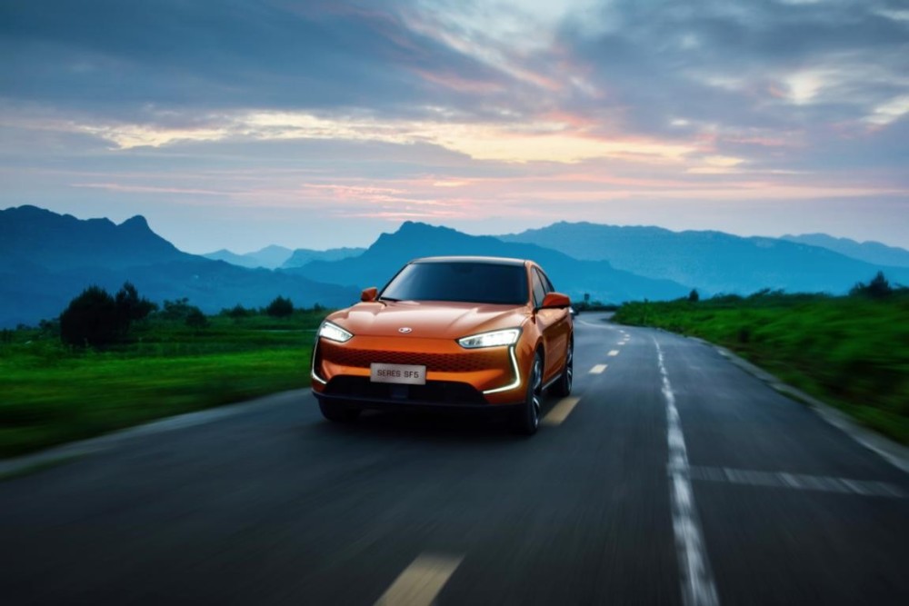 打破新能源汽车局限,赛力斯sf5靠硬核技术破局突围